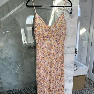 Never worn beautiful floral maxi dress from Lucy Paris. Pleated detailing.